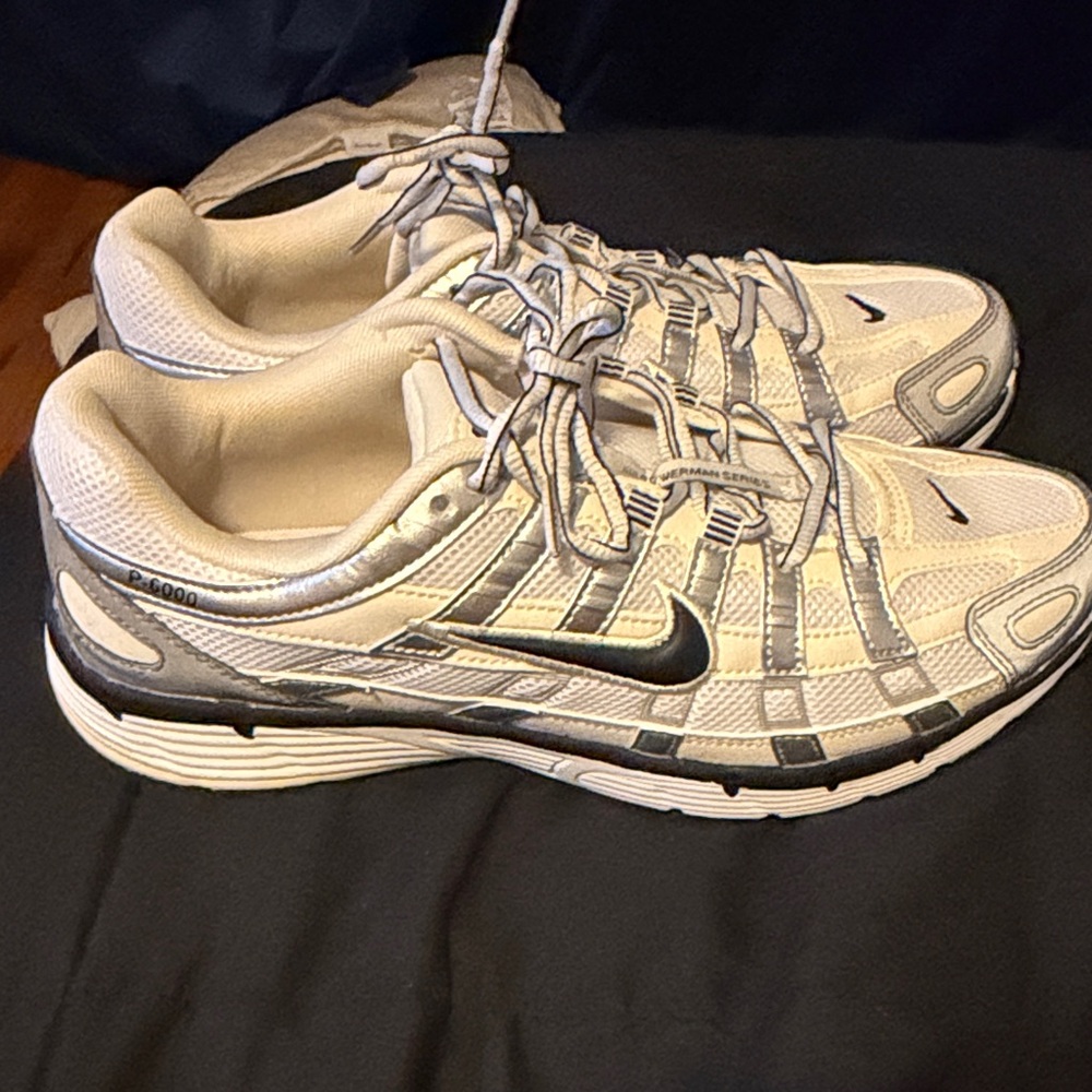 Nike Men's White and Gray Athletic Shoes